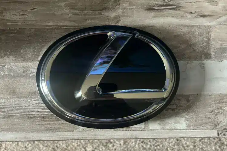 Clean Lexus Emblem