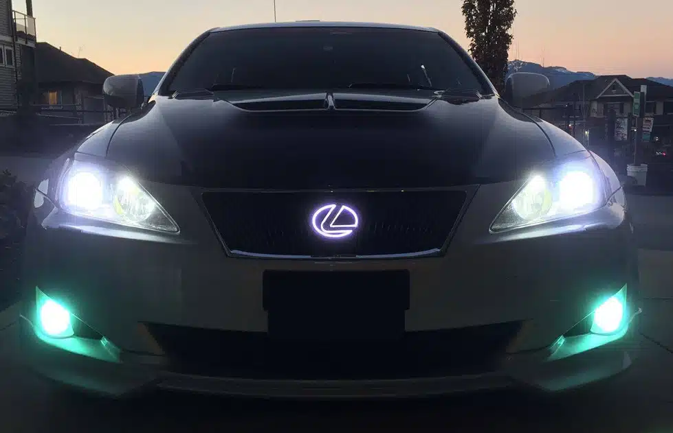 Does the Lexus Emblem Light Up