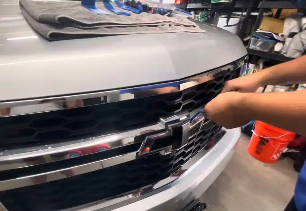 Remov the Front Chevy Suburban Emblem
