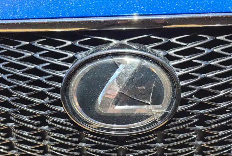 lexus emblem cracked